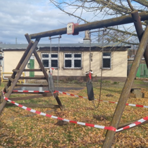 Sperrung des Spielplatzes vor dem Vereinshaus