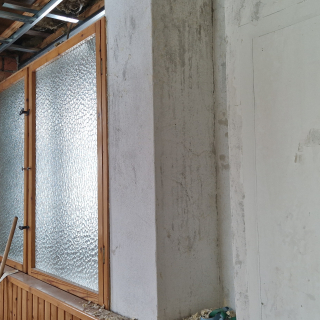 Im B&uuml;ro ist die Tapete entfernt