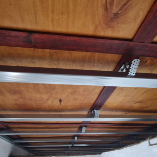 Trockenbauunterkonstruktion ist im Bad fertig.